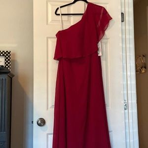 Azazie Lizzy in burgundy size 14, brand new with tags